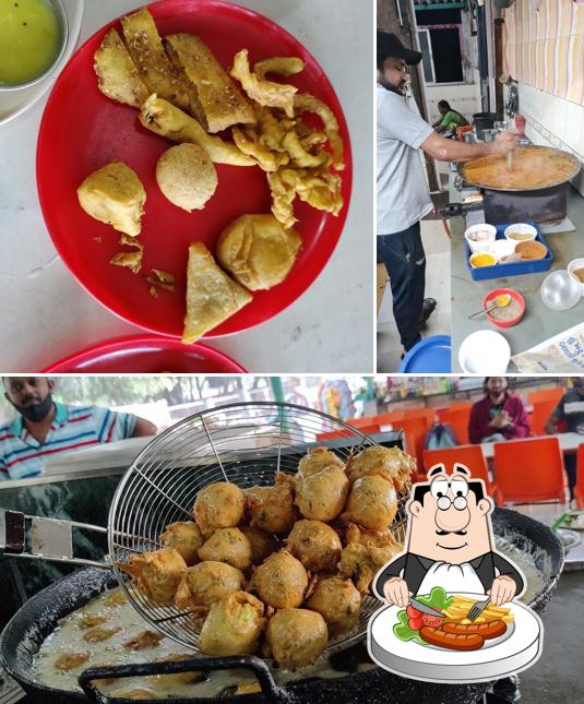 This is the image depicting food and interior at Kartik Bhajiya Center