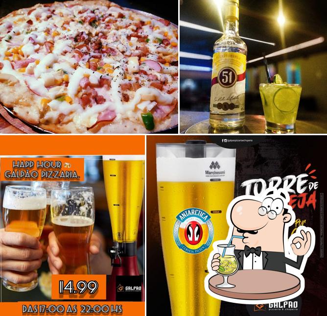 A bebida e comida do restaurante