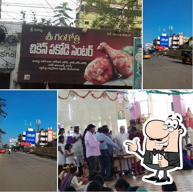 Here's a photo of Shri Gangotri Chicken Pakodi Center