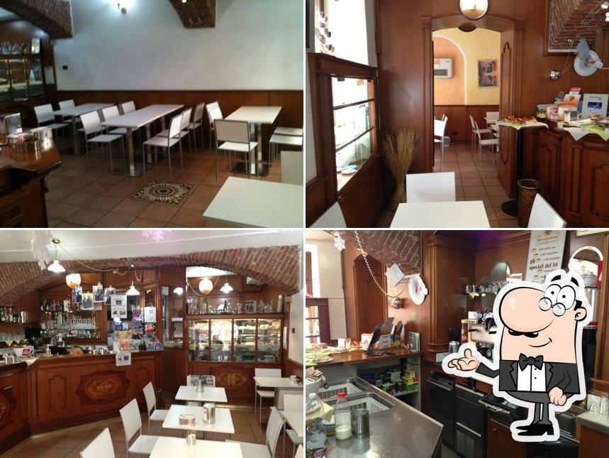 Siediti a un tavolo di Caffè 34
