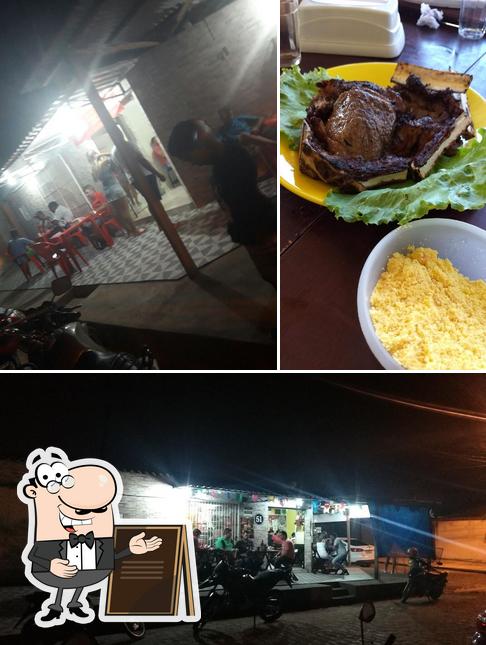 Entre diversos coisas, exterior e cidadãos podem ser encontrados no Faculdade Bar