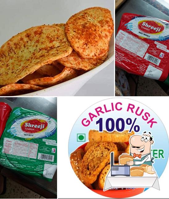 Garlic bread at Bombay Bhel House