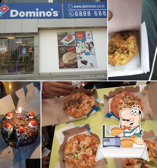 Garlic bread at Domino's Pizza M.G. Mall, Sonipat