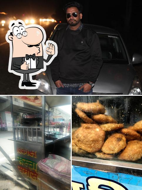 Here's a picture of Vikash Khasta Samosa