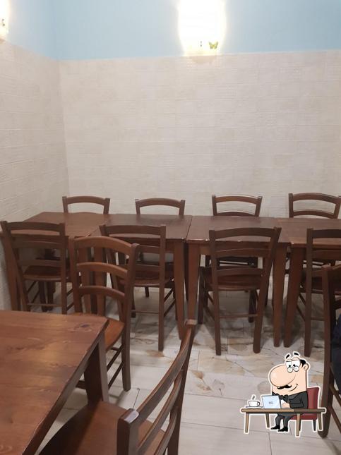 Dai un'occhiata agli interni di Pizzeria Cadore