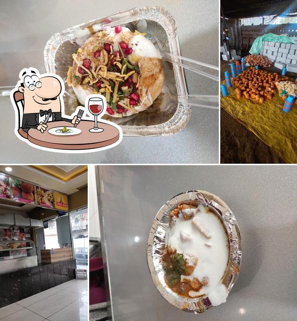 Food at Raju Chaat Corner