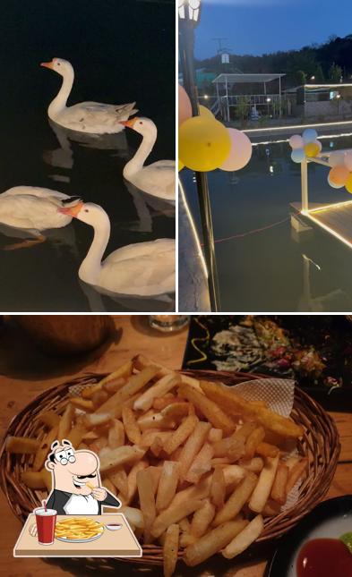 French fries at Sultanat