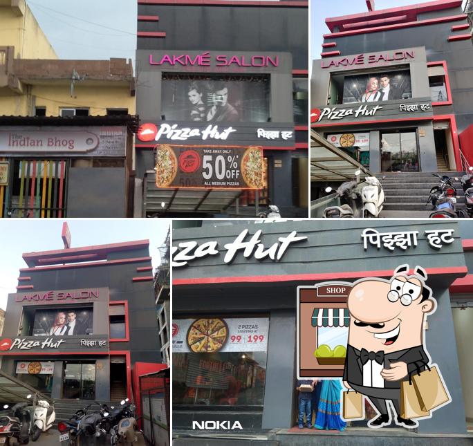 The exterior of Pizza Hut Global High Street Mall, Hinjewadi