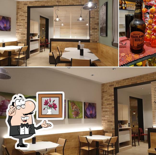 La immagine di interni e cibo da Pizzeria Rivasecca