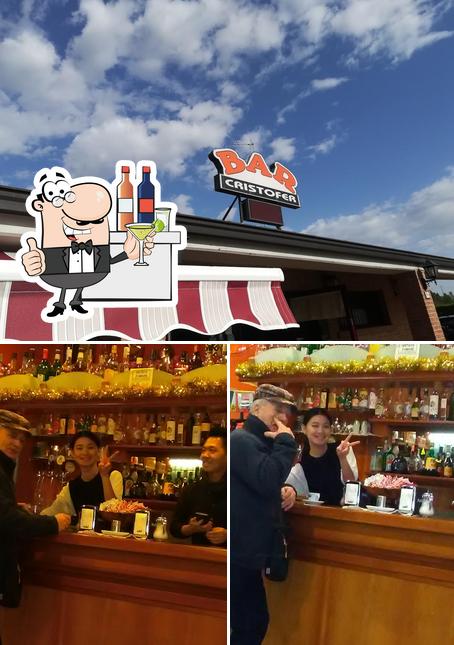 Bar Cristofer di Xia Shuangmei si caratterizza per la bancone da bar e cibo