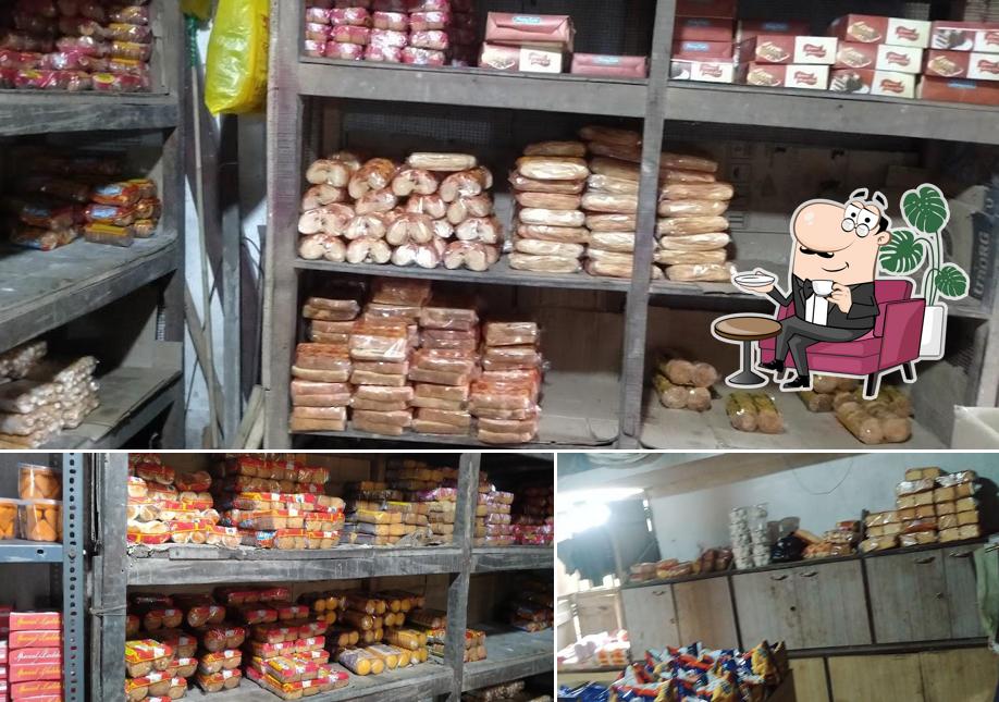 The interior of SONAR BANGLA NEW DHABA