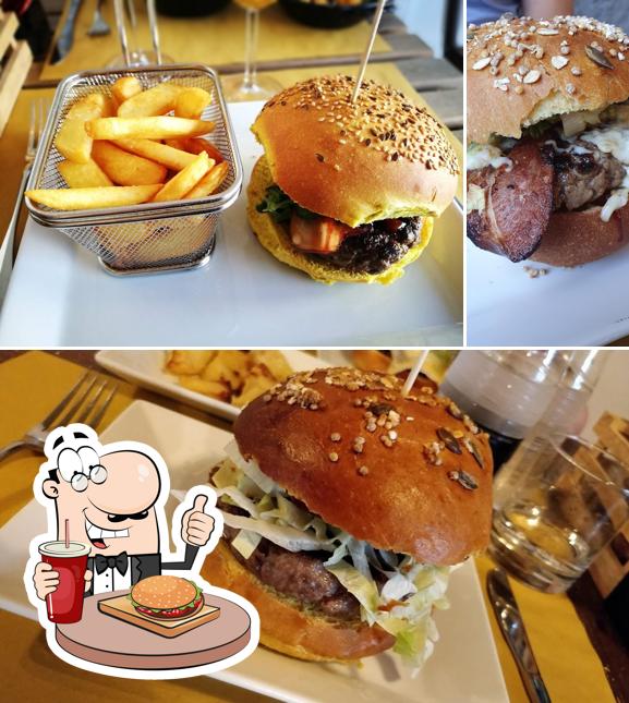 Prova un hamburger a Polent-One Burger Bistrot