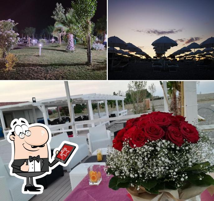 Tra le diverse cose da Stabilimento balneare - Ristorante, Copacabana Beach Club si possono trovare la esterno e interni