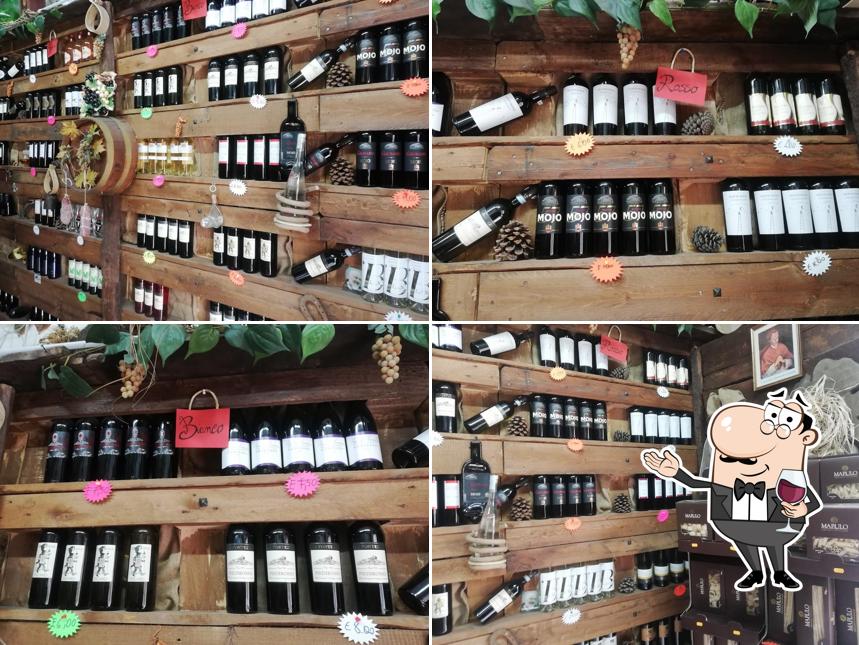 È gradevole prendersi un bicchiere di vino a L'angolo del Vino di Giuseppe Bastantemente