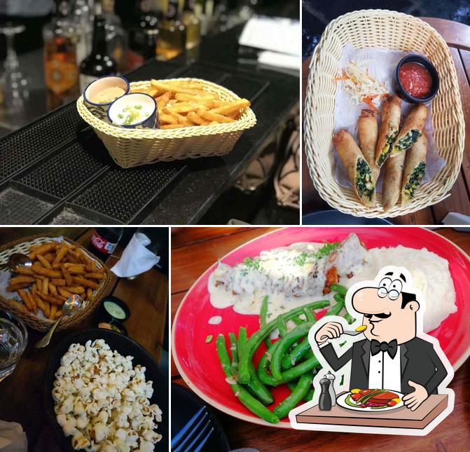 Elephant and Co. Baner