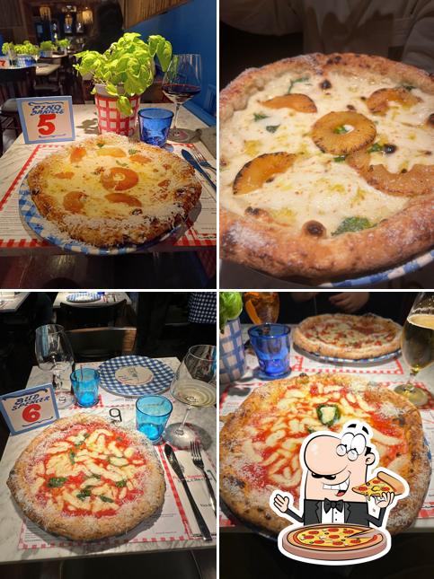 A Pizzeria Presepe Napoletano by Gino Sorbillo, puoi assaggiare una bella pizza