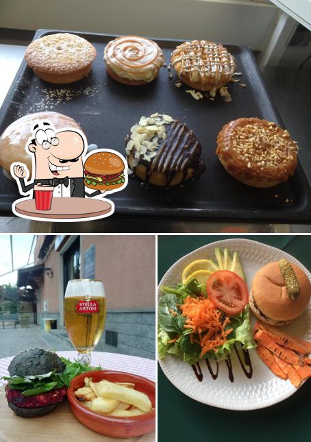 Ordina un hamburger a Bar Gelateria Tael