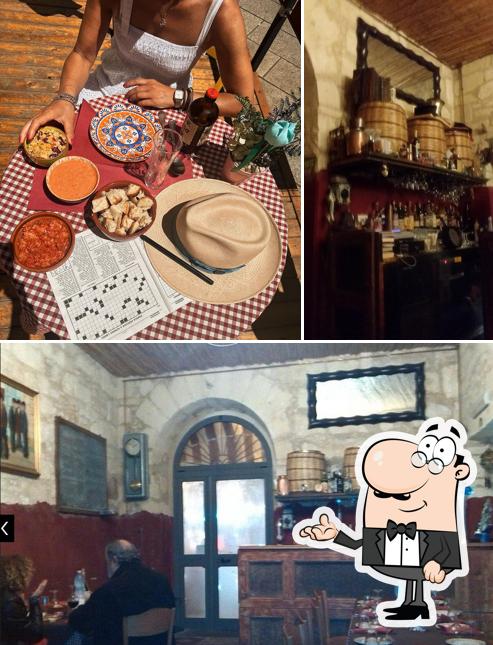 Dai un'occhiata agli interni di Taberna Santona