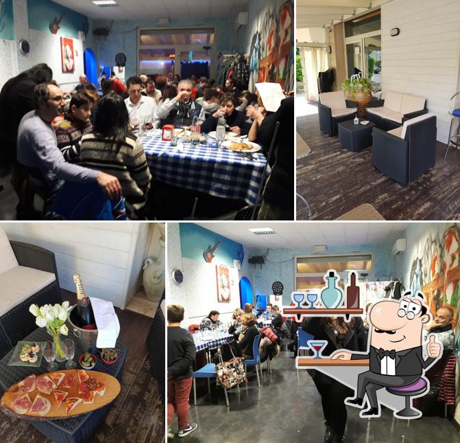 Dai un'occhiata agli interni di Caffè Crystal