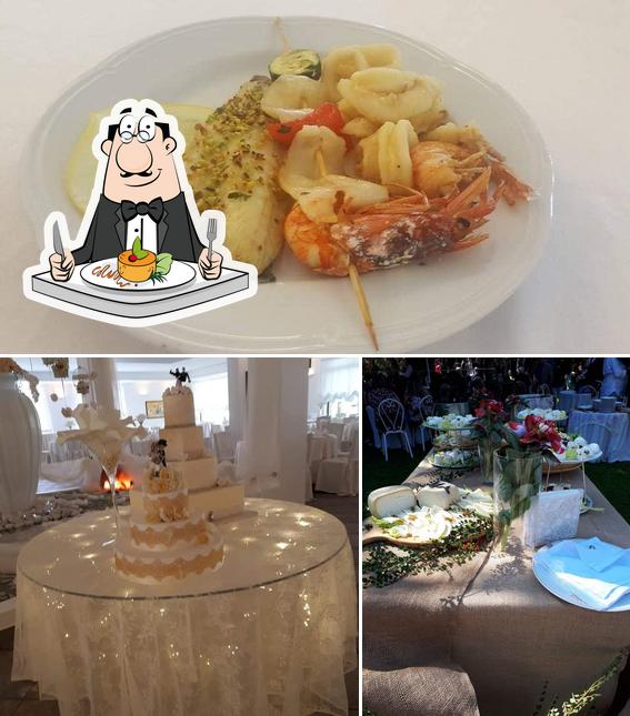 La cibo e interni del ristorante