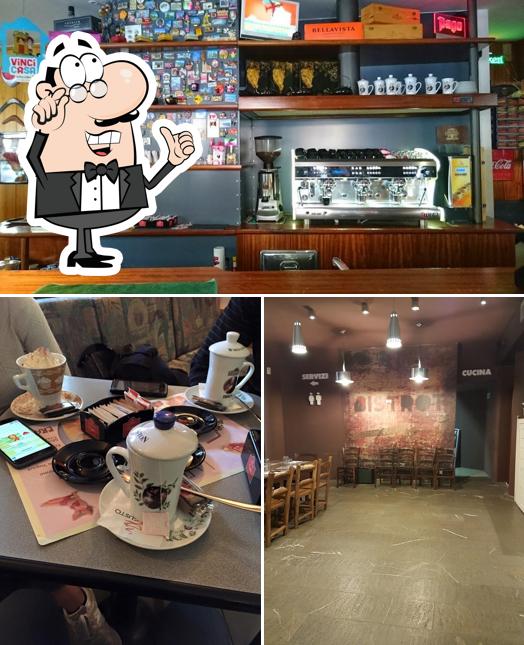 Siediti a un tavolo di Caffè Torino