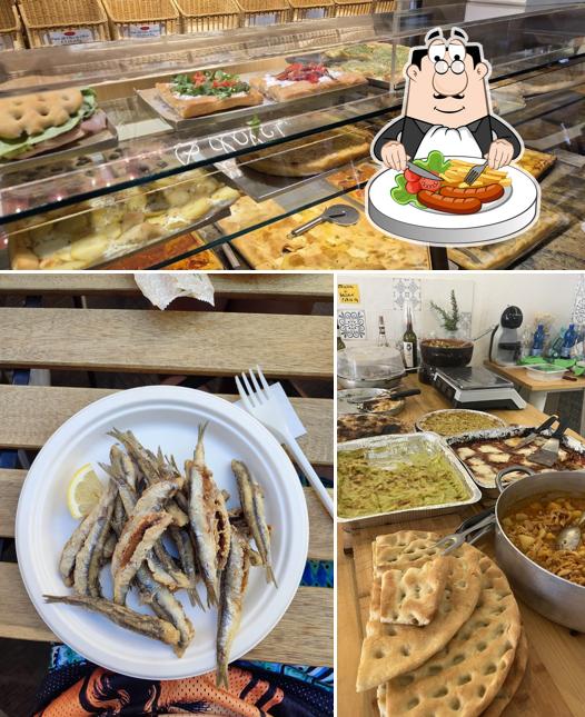 La cibo e interni del ristorante