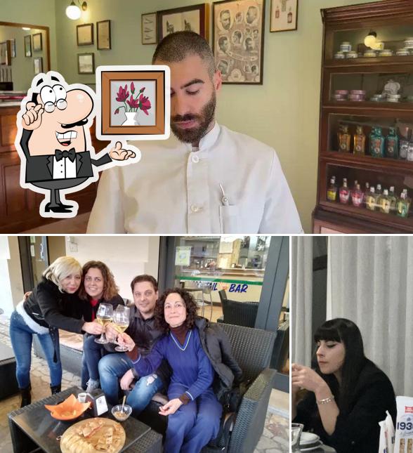 La immagine della interni e bevanda di COCKTAIL BAR