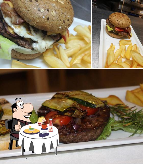 Prenditi un hamburger a Pizzeria Dul Mercà