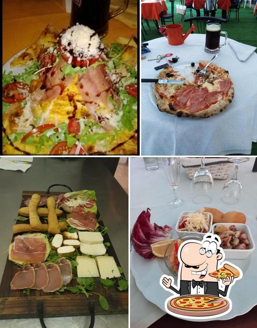 Scegli una pizza a Ristorante La Rocchetta