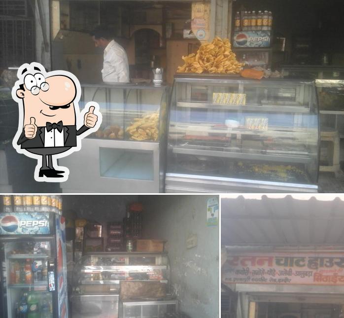 Look at the picture of Ratan Chaat House