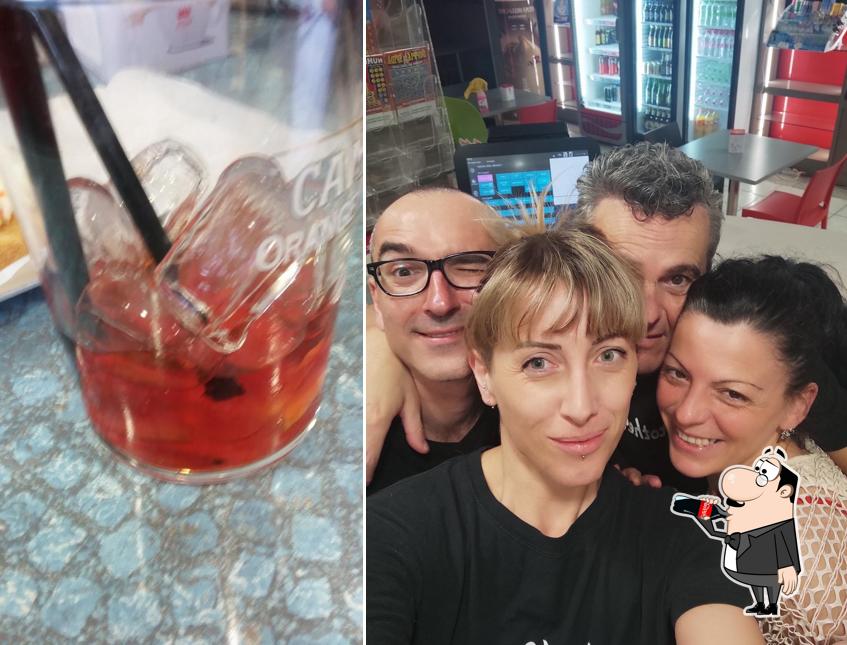 Prenditi un drink dal menu