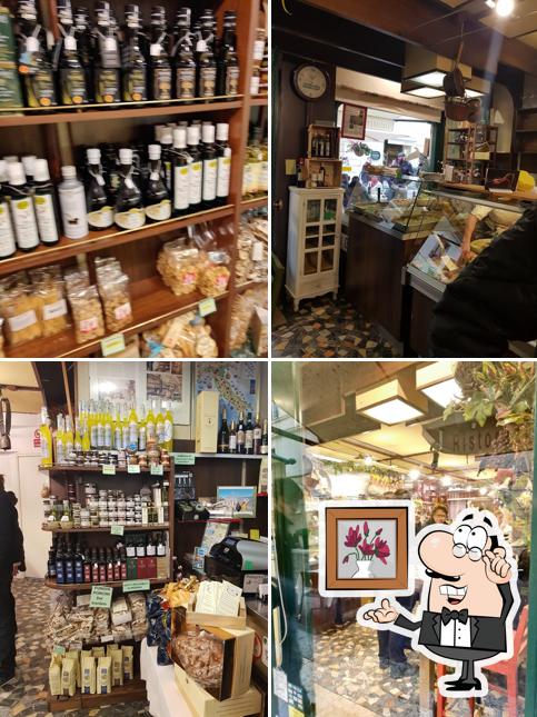 Dai un'occhiata agli interni di Gastronomia Stella