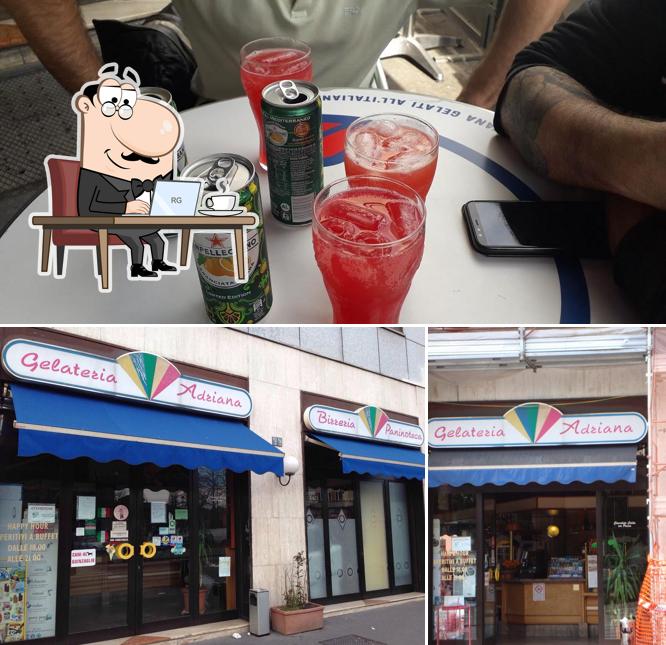 Siediti a un tavolo di Bar Adriana