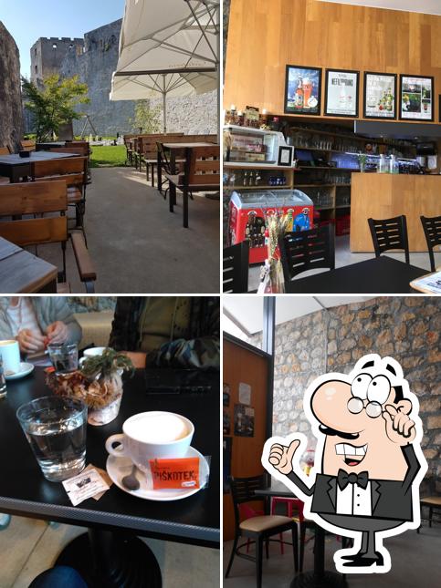 Siediti a un tavolo di Kavarna Veronika