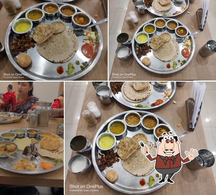 Meals at Chintamani Royal Thali