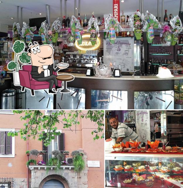 Siediti a un tavolo di Al Bar Del Cappuccino