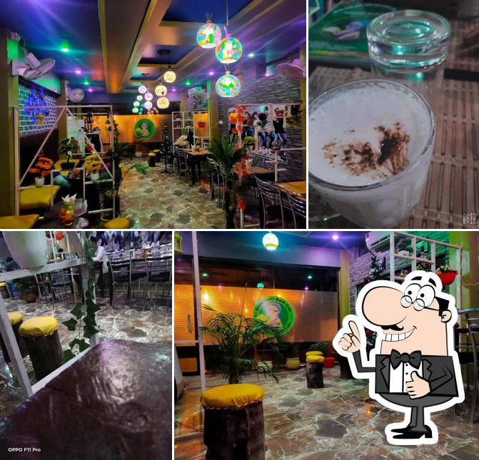 Here's a pic of Grandma's Roof cafe