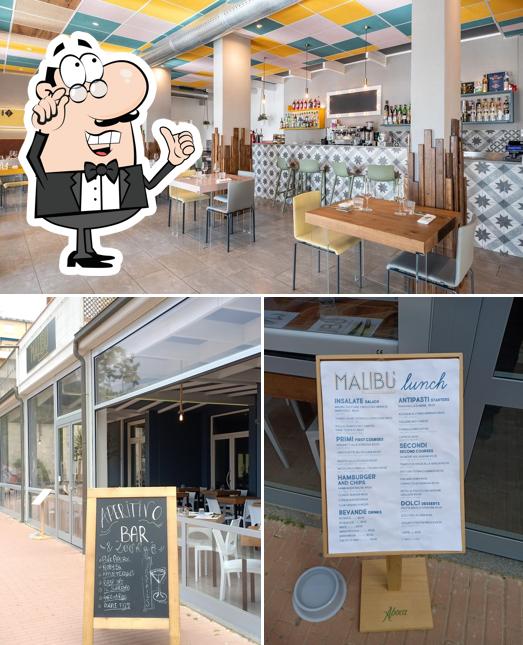 Tra le varie cose da Malibu • Ristorante si possono trovare la interni e lavagna