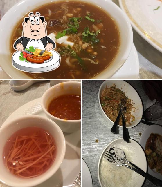 Food at Larry`s China Restaurant