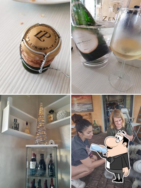 La foto della bevanda e interni di Cafè Èlite 2.0