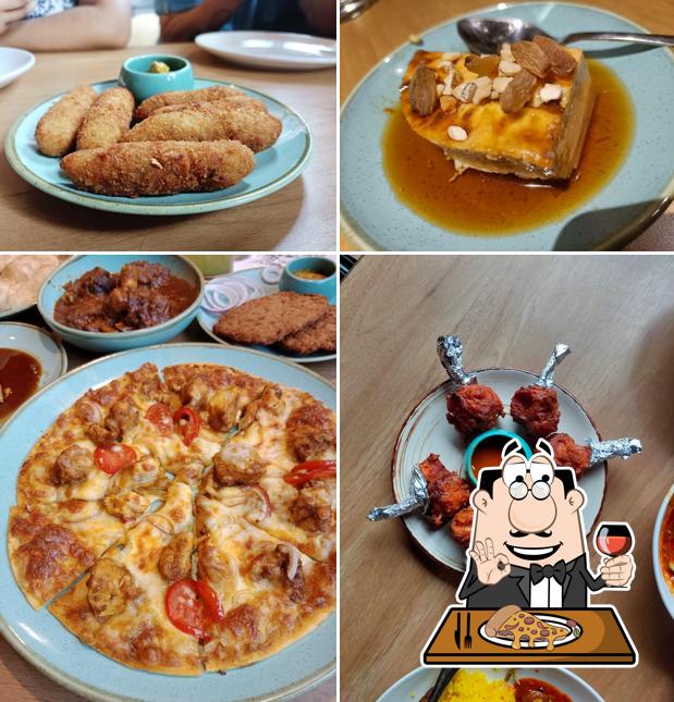 Get pizza at Bangla Canvas Cafe, College Street