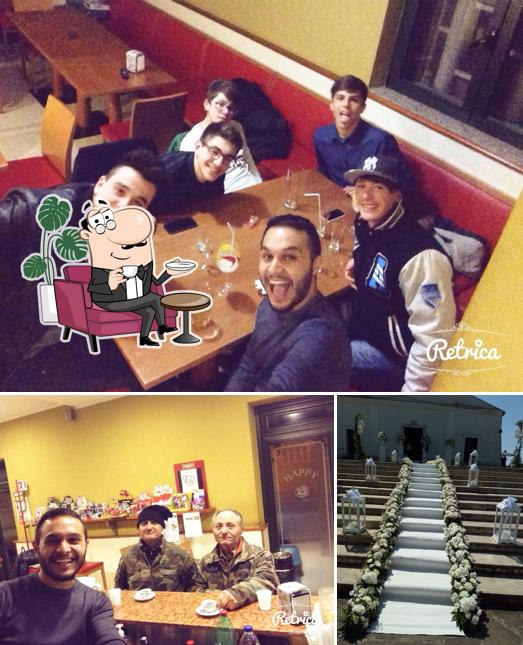 Gli interni di Happy Bar