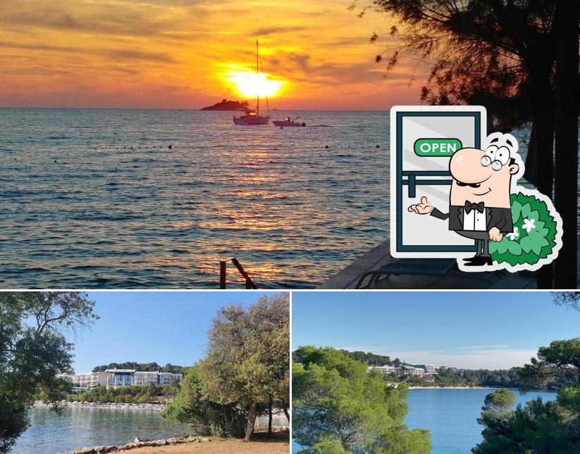 Goditi la vista dagli esterni di Mulini Beach Bar