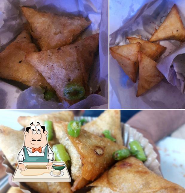 Samosa at Raju patti Samosa (Karelibaug)