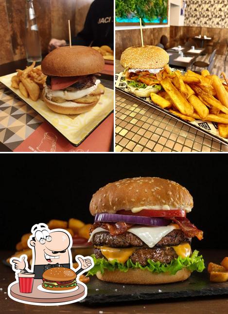 Prenditi un hamburger a Pizzeria Margherì Bologna