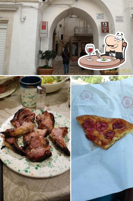 La foto di cibo e esterno da AL VECCHIO FORNO dei F.lli D'AVERSA snc