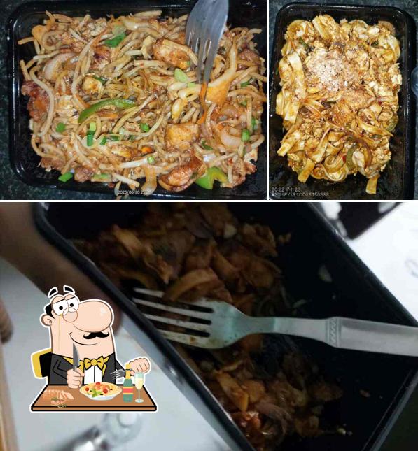 Pad thai at Noodle Hut