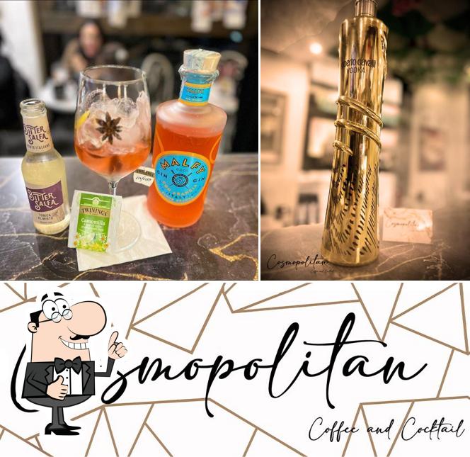 Ecco una foto di cosmopolitan coffee and cocktail