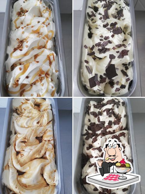 Selfie Cafe propone un'ampia varietà di dolci