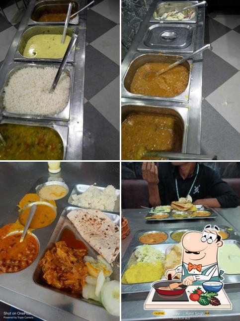 Chicken curry at Karnawat paan party hall and bhojan prasadi